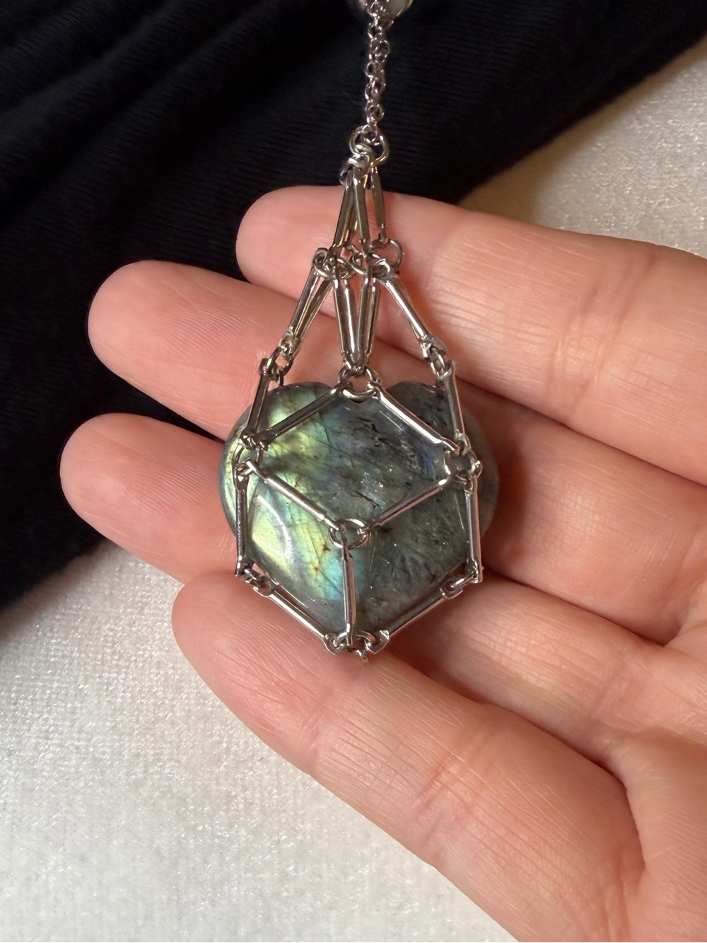 💙 Natural Labradorite Heart Necklace –
Blue Green Flash Silver Tone